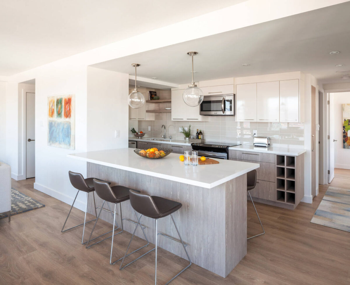 Mẫu tủ bếp hình chữ U bằng gỗ công nghiệp phủ melamin chống ẩm cao cấp